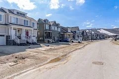 121 Courtland Street, Blue Mountains, On L9y 0r4