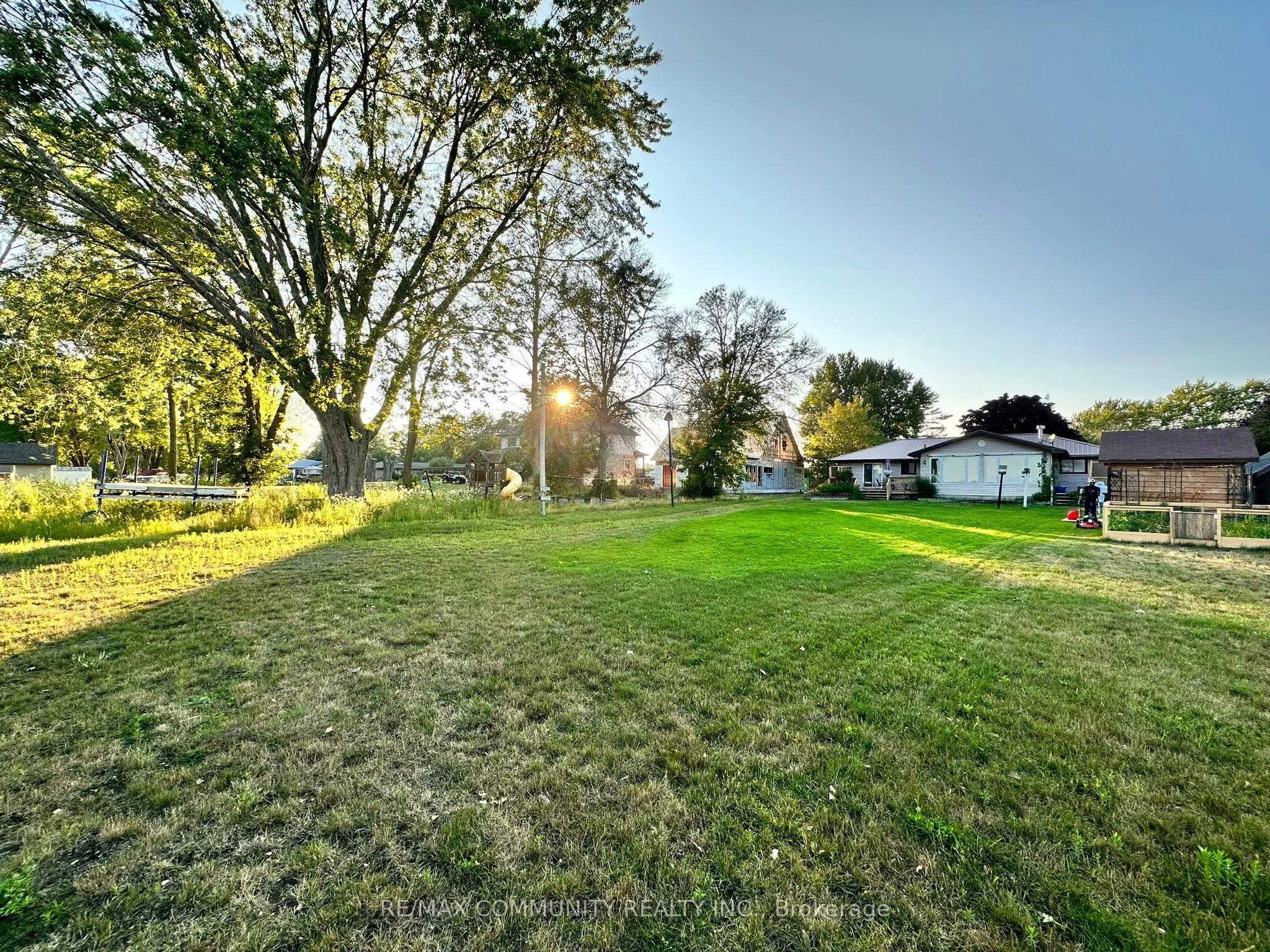 498 Hiscock Shores Road, Prince Edward County, On K0k 1l0