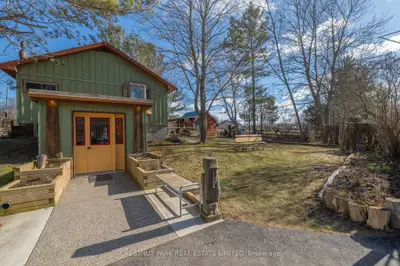 14 Cowan Road, Prince Edward County, On K0k 1p0