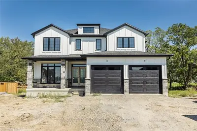 50 Royal Crescent, Southwold, On N5p 3t2