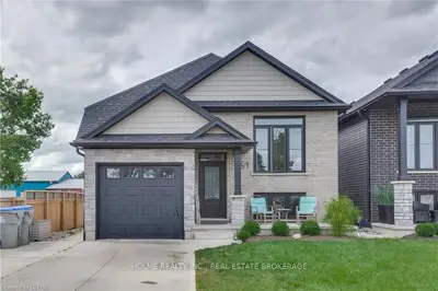 164 York Street, Strathroy-caradoc, On N7g 4a1