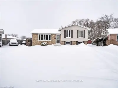 15 Hines Crescent, London South, On N6c 3a2
