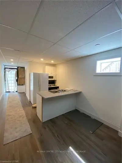 438 Hamilton Road, London East, On N5z 1r9