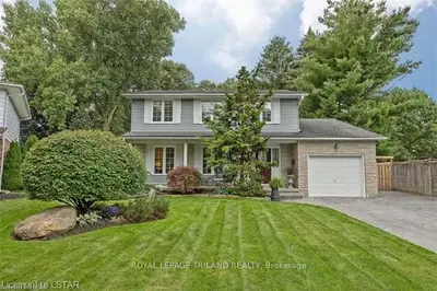 27 Hammond Crescent, London North, On N5x 1a5