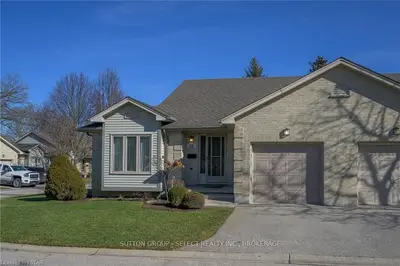 99 Edgevalley Road 23, London East, On N5y 5n1