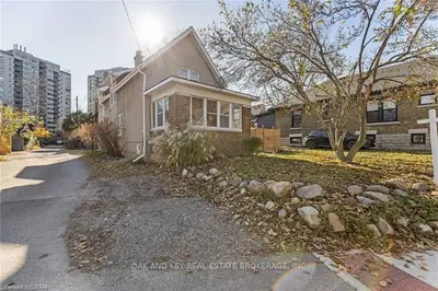 23 Carfrae Street, London South, On N6c 1g1