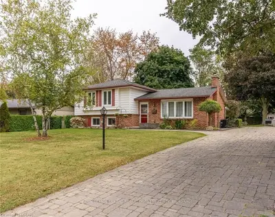 21 Monterey Crescent, London South, On N6p 1c8