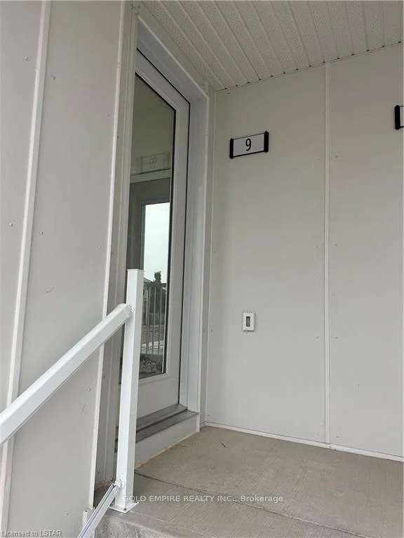 234 Edgevalley Road 9, London East, On N5v 5j3
