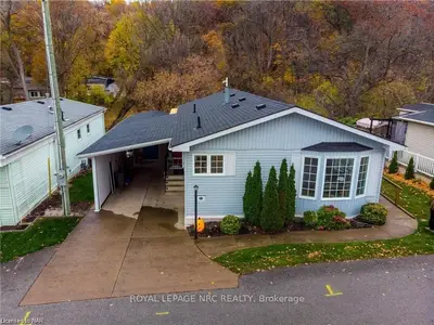 23 Four Mile Creek Road 317, Niagara-on-the-lake, On L0s 1j1