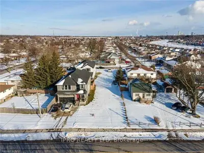 5084 Kalar Road E, Niagara Falls, On L2h 1t2