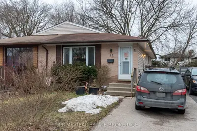 15 Wenlock Crescent, London North, On N6g 3b5