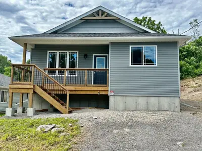 10 Gladstone Street, Centre Hastings, On K0k 2k0
