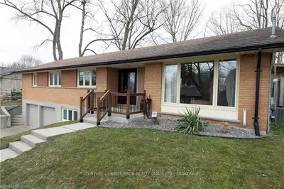 287 Head Street N, Strathroy-caradoc, On N7g 2j8