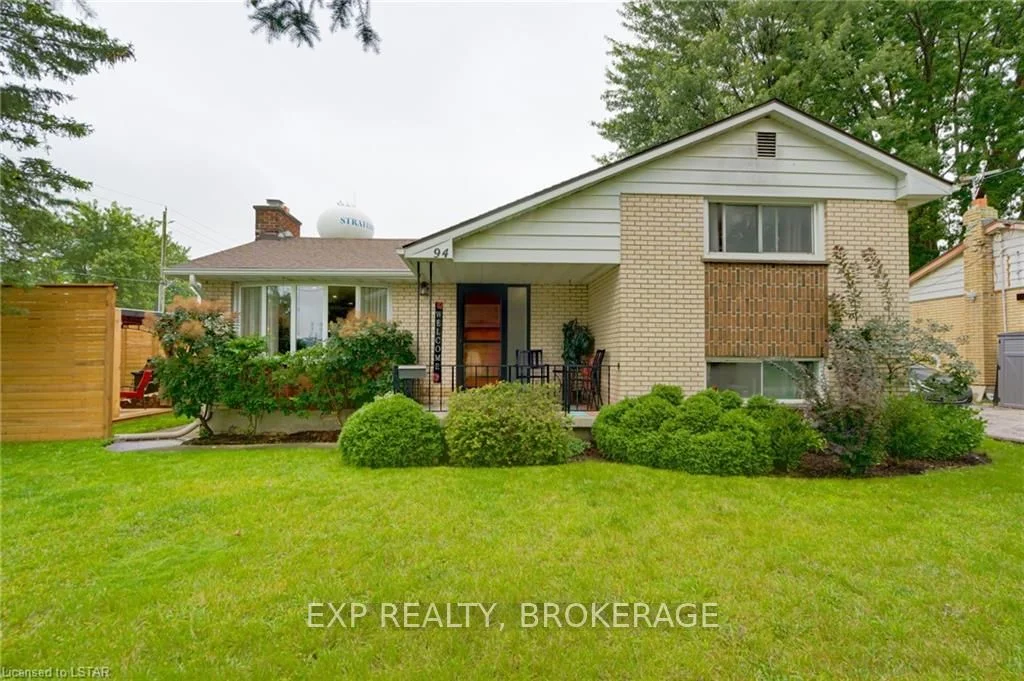 94 Queen Street, Strathroy-caradoc, On N7g 2h7