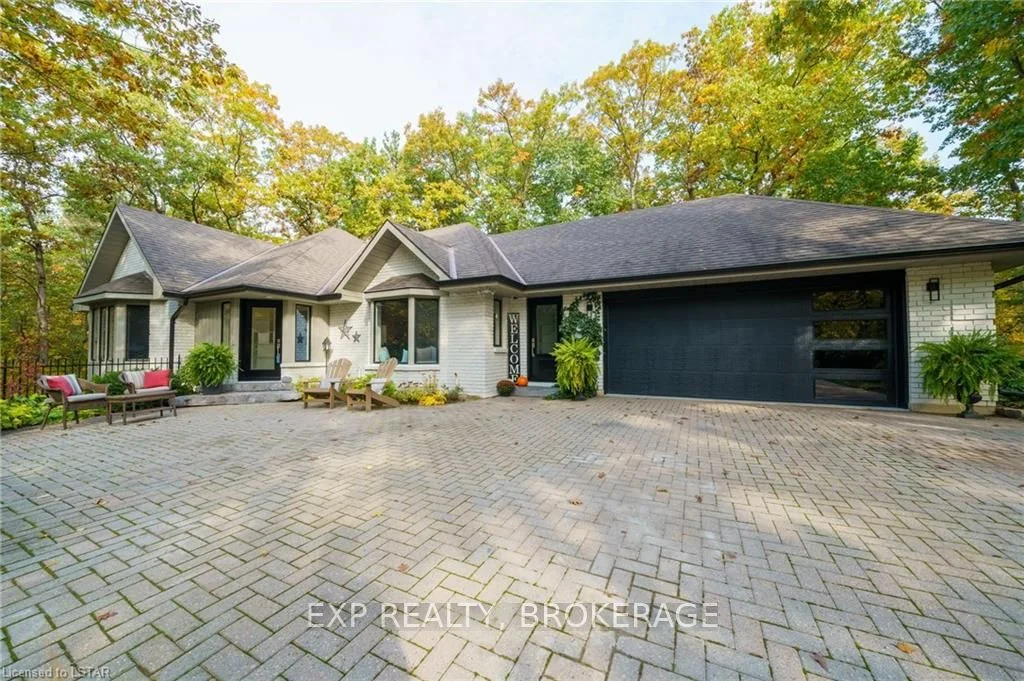 10206 Pinetree Drive, Lambton Shores, On N0m 1t0