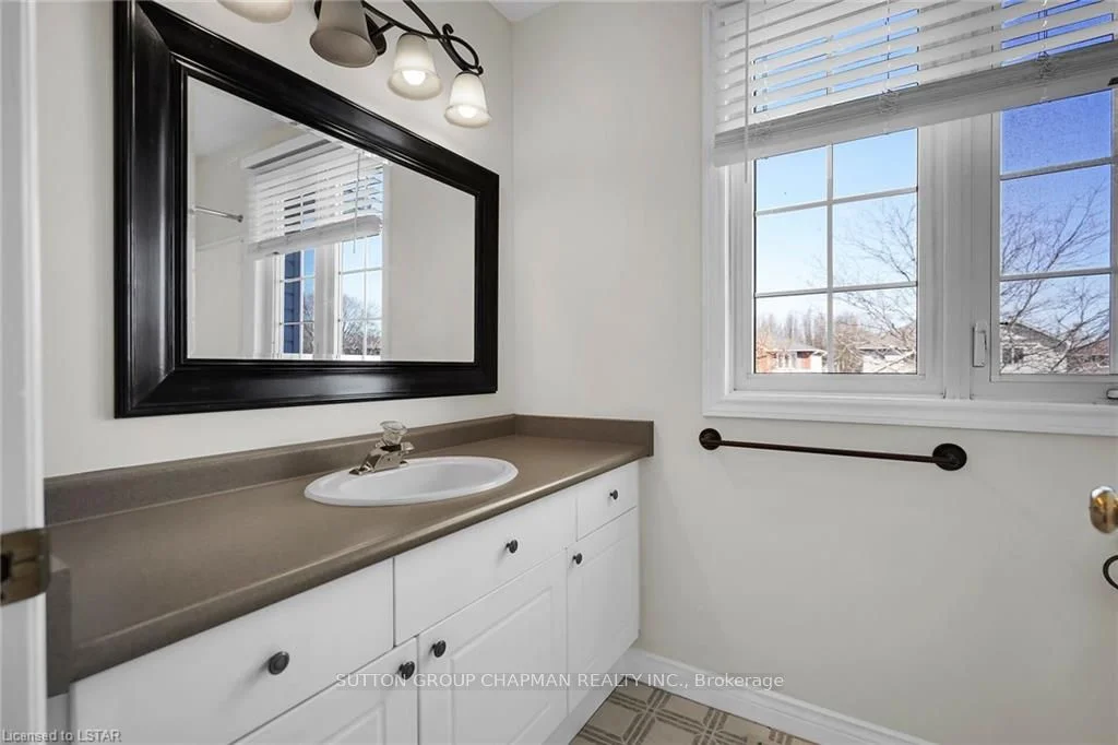138 NAPOLEON Drive, London East, ON N5V 4B1