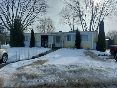 252 Pebble Beach Parkway, South Huron, On N0m 1t0