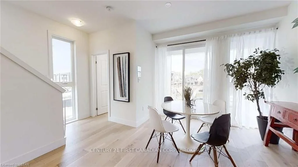 244 Edgevalley Road, London East, On N5v 5j3