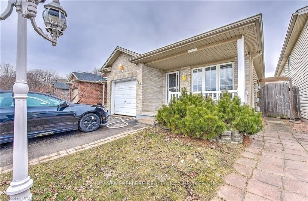 240 Exmouth Circle, London East, On N5v 5g6