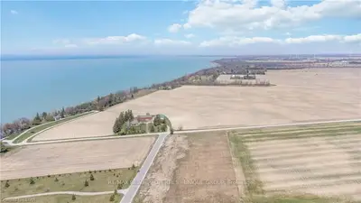 8166 Hillsboro Road, Plympton-wyoming, On N0n 1j6