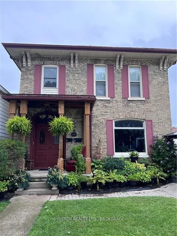 95 Centre Street W, Strathroy-caradoc, On N7g 1t9