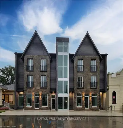 19 Centre Street W, Strathroy-caradoc, On N7g 1t5