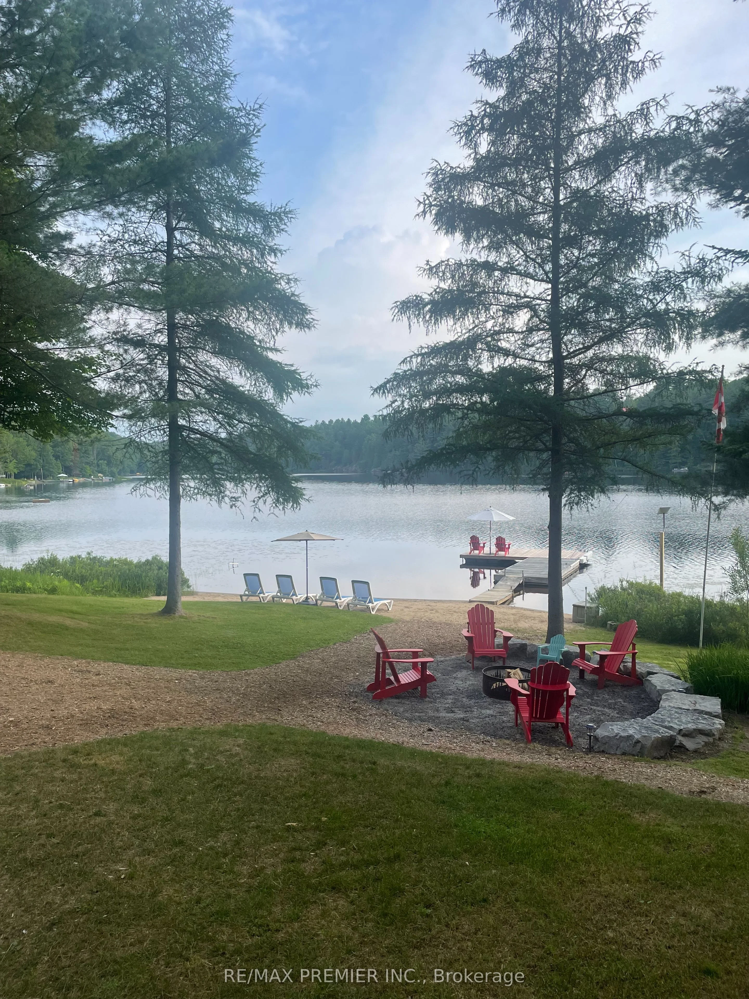 27 Charlies Lane, Huntsville, ON P0B 1M0