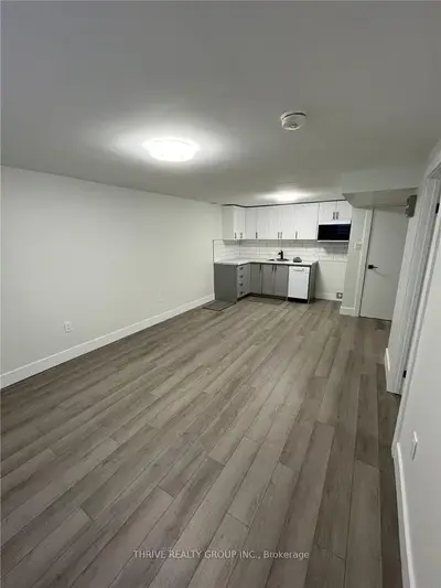 1 Sutton Place Lower, London North, On N6h 3v2