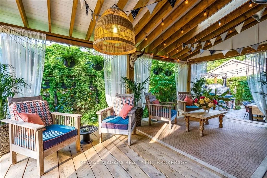305 John Street, Niagara-on-the-lake, On L0s 1j0
