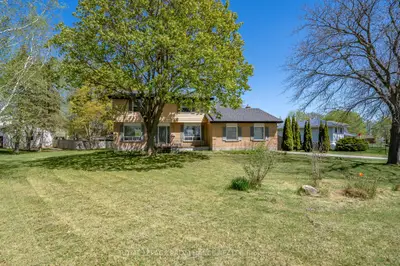 12 Fenwood Crescent, Prince Edward County, On K8n 4z7