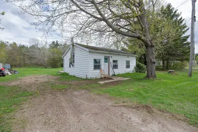 38 Edward Street, Addington Highlands, On K0h 1p0
