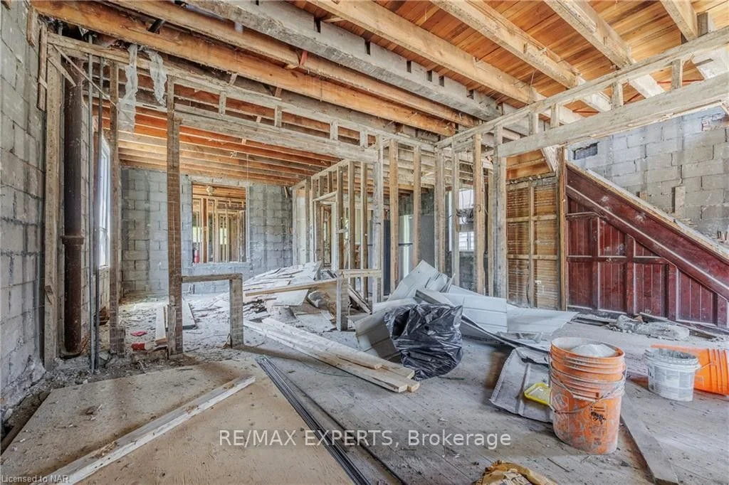 83 Carlton Street, St. Catharines, ON L2R 1R1