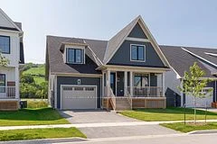 172 Courtland Street, Blue Mountains, On L9y 4e4