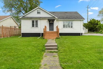 13216 Loyalist Parkway, Prince Edward County, On K0k 2t0