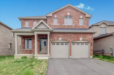 39 Carew Boulevard E, Kawartha Lakes, On K9v 0j3