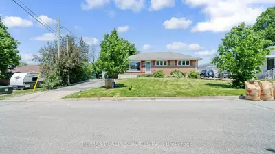 920 Eagle Crescent, London South, On N5z 3h7
