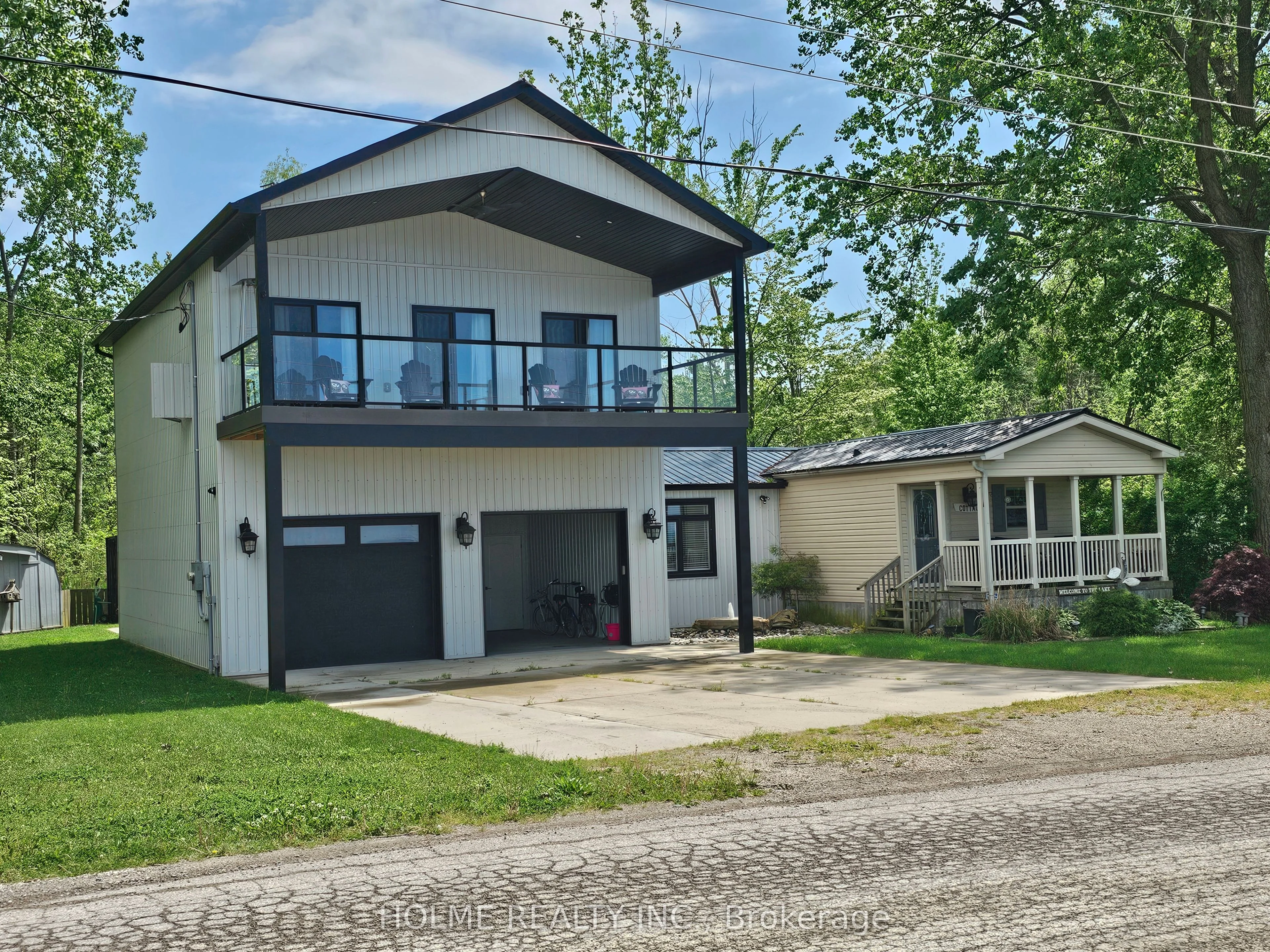 9754 Lake Road, Lambton Shores, ON N0N 1J1