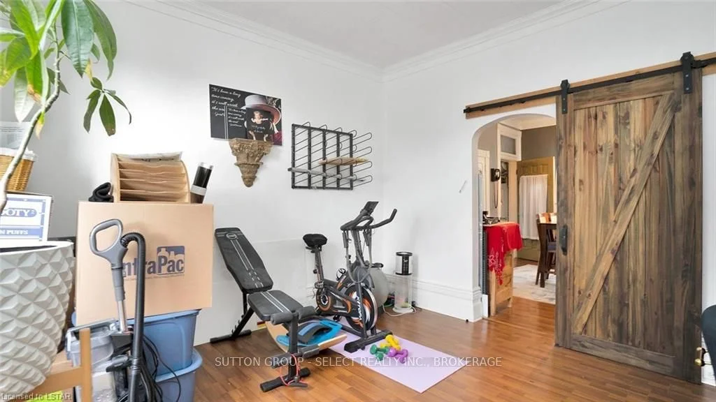 1051 TRAFALGAR Street, London East, ON N5Z 1G5