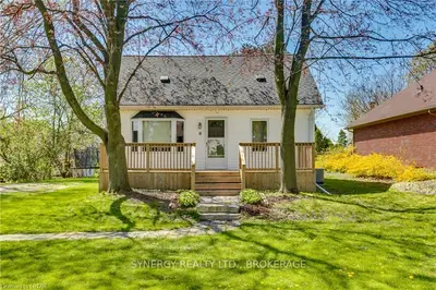 8 Beechwood Avenue, Lambton Shores, On N0n 1j0