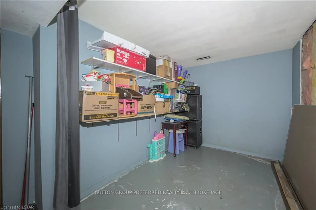 100 FAIRCHILD Crescent, London South, ON N6E 3E7