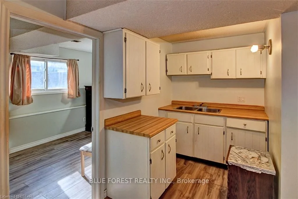 33 TUMBLEWEED Crescent, London South, ON N6E 2N5