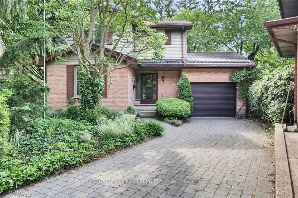 30 FORWARD Avenue, London North, ON N6H 1B7