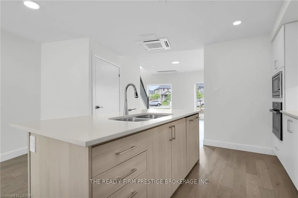 2082 LUMEN Drive 121, London South, ON N6K 0L3