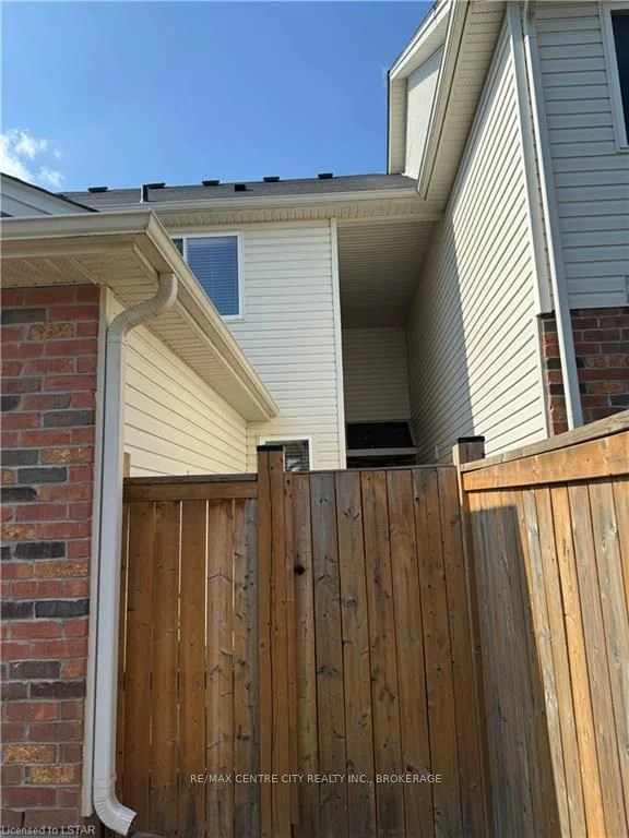 963 SILVERFOX Crescent, London North, ON N6G 0N5