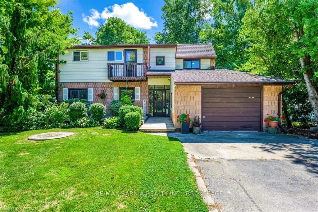 8429 DEFORE Drive, Lambton Shores, ON N0N 1T0