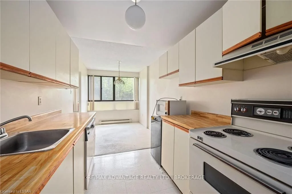 1600 Adelaide Street N 107, London North, ON N5X 3H6