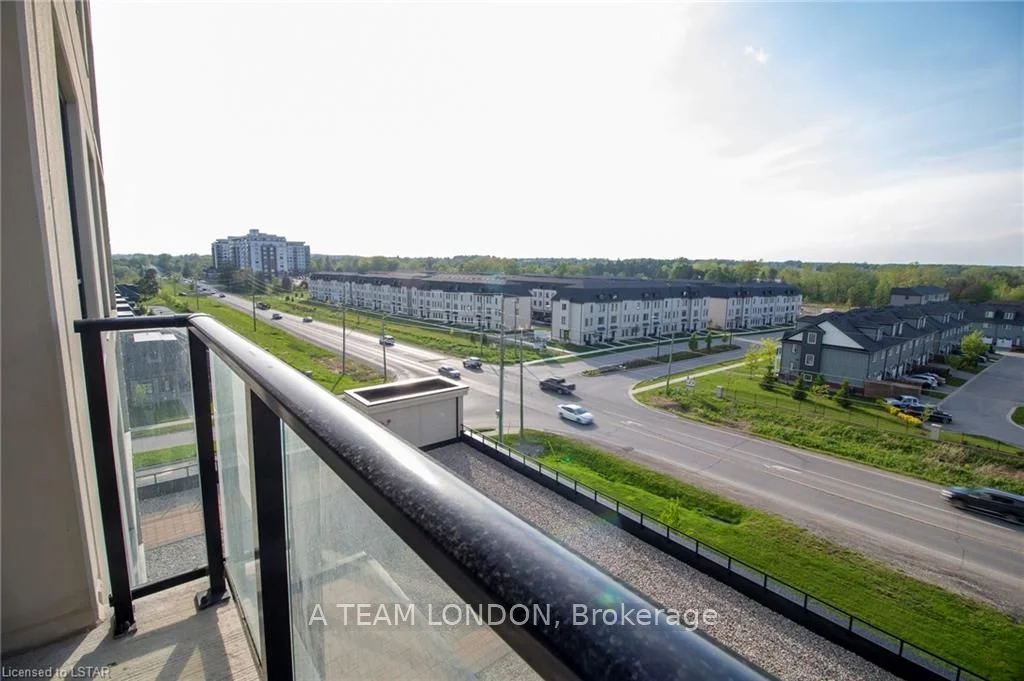 260 VILLAGEWALK Boulevard 512, London North, ON N6G 0W6