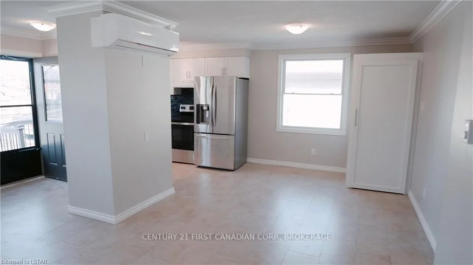 130 NICHOLAS Crescent MAIN, London South, ON N6E 2E9