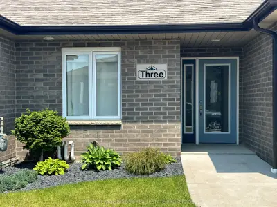 3 Summerville Avenue, Leamington, On N8h 0c5