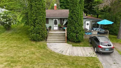 Detached in Marmora and Lake